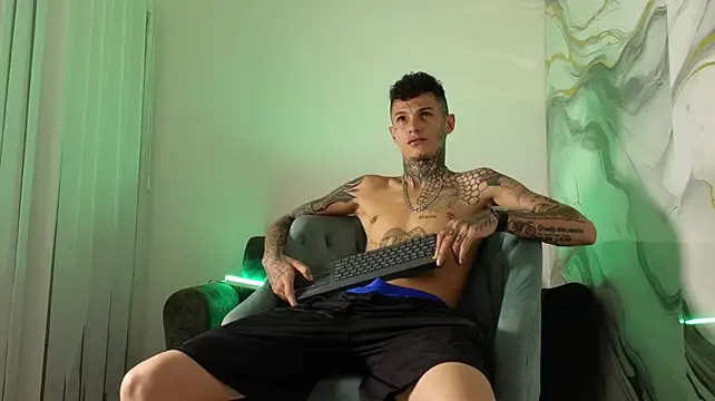 Paulo_527 live cam on StripChat