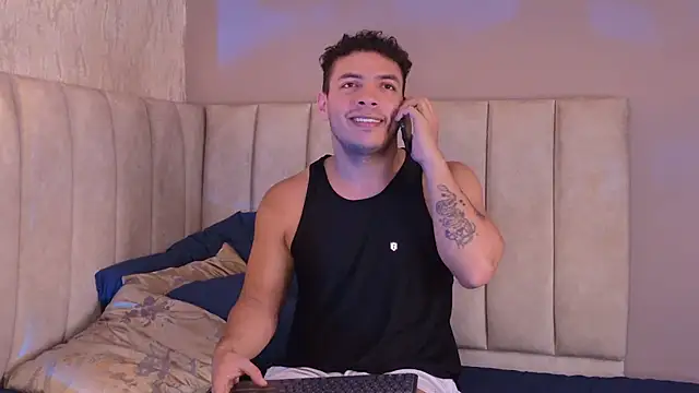 OliverWyse live cam on StripChat