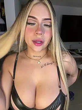 MiaWhitePink_ live webcam