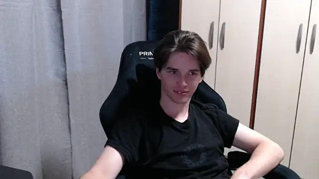 arthur___king (M twink) - stand up and show  body