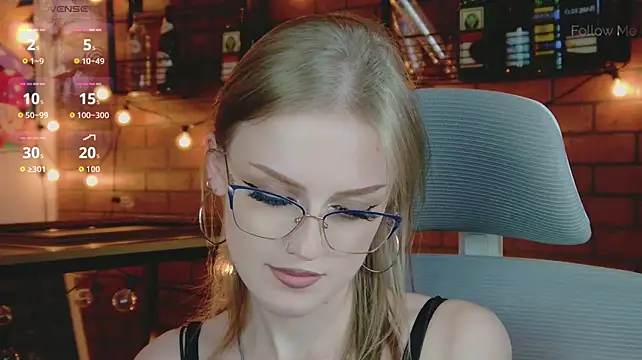 KiraMontoya live cam on StripChat