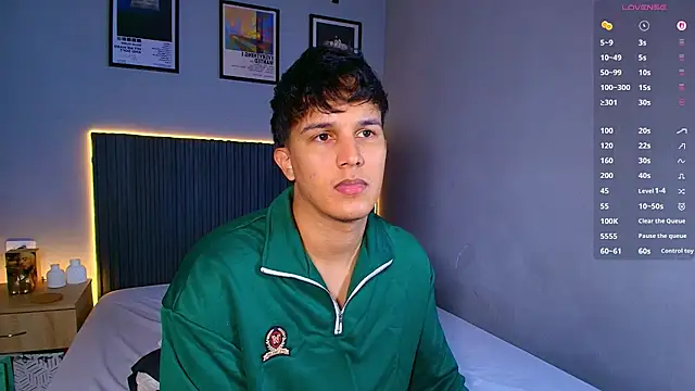 Leo_Savage_ webcam