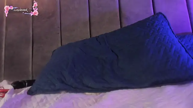 Luna_honey9 live cam on StripChat
