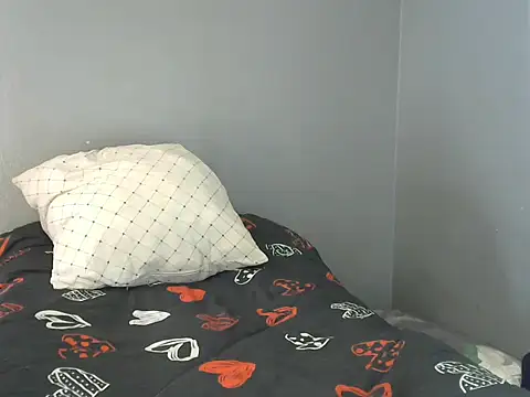 Taraj_thee_thick live cam on StripChat