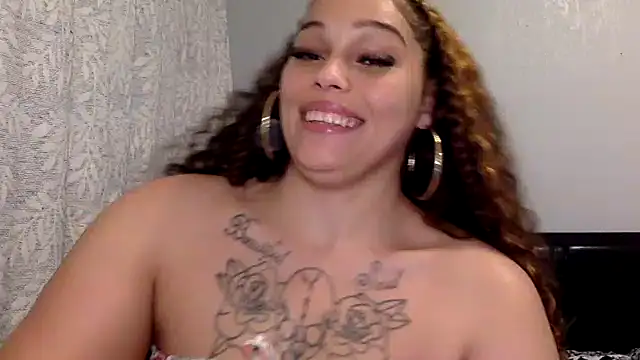 sapphirestorm8 live cam on StripChat