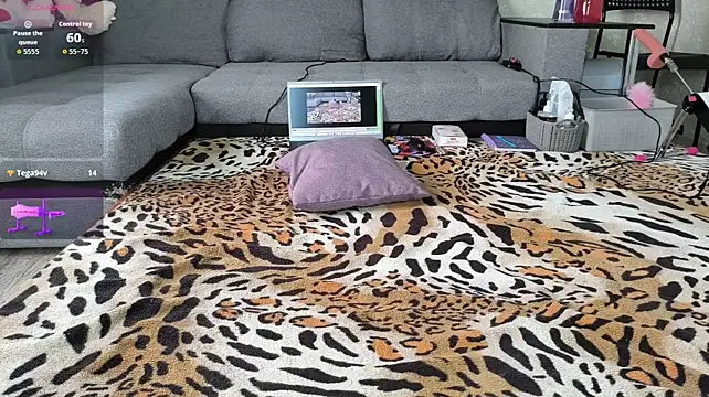 Aurora_Cage live cam on StripChat