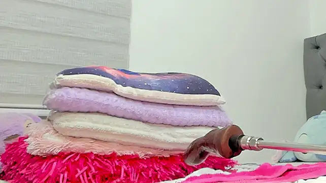 Elizabeth_18_ webcam