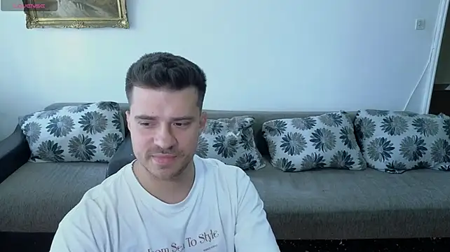 JohnnyStepBro live cam on StripChat