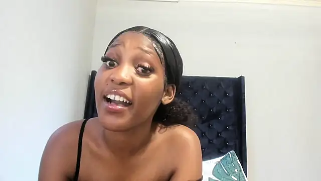 ConnieSmall24 live cam on StripChat