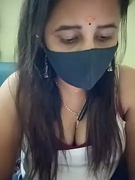 Tamil_Rani- live cam on StripChat