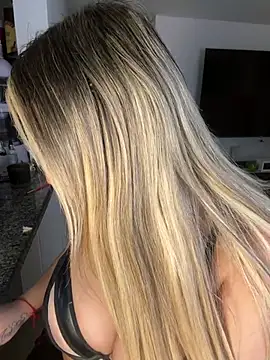 MiaWhitePink_ avatar