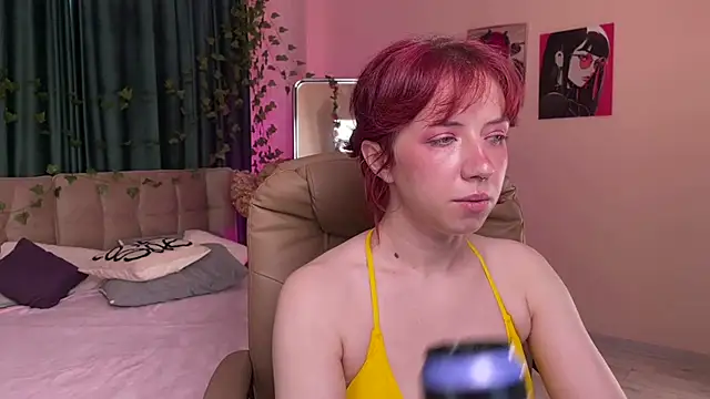 Love_is_Lola webcam