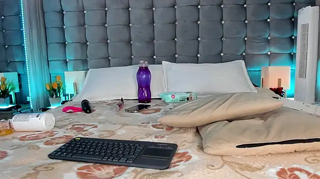 Poacahontasfg live cam on StripChat