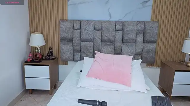 Khalifa_fletcher live cam on StripChat