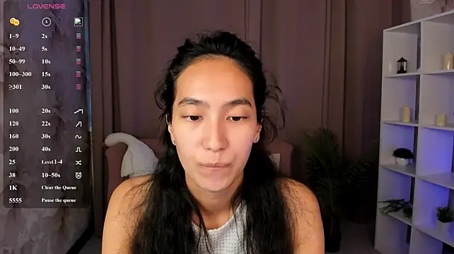 FlirtyAura live cam on StripChat