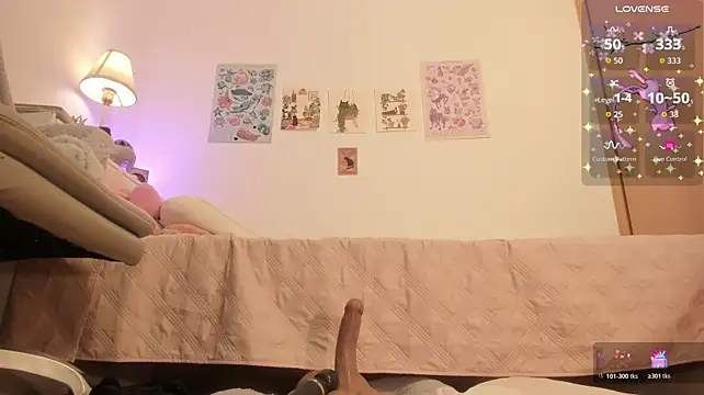 emily_uwu0 live cam on StripChat
