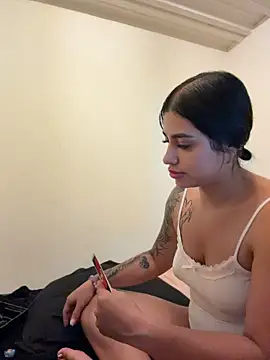 AlannaEvons live cam on StripChat