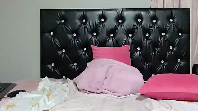 Bigboobsbooty live cam on StripChat