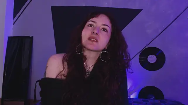 Allissa_Noir live cam on StripChat