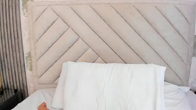 EmmaWatson-1 live cam on StripChat