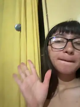 Ema_01 live cam on StripChat