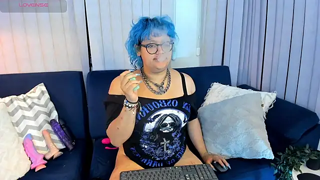 Blue_Cherry live cam on StripChat