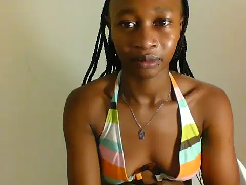 Choco_petite2 live cam on StripChat