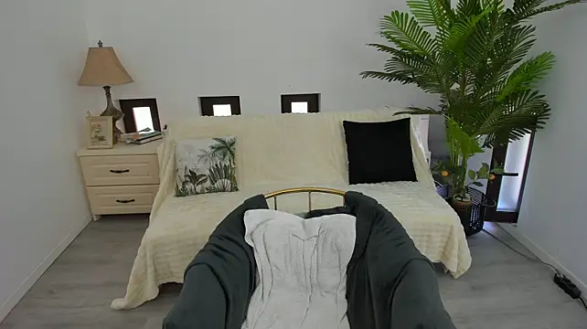 Yasmine_Vixen live cam on StripChat