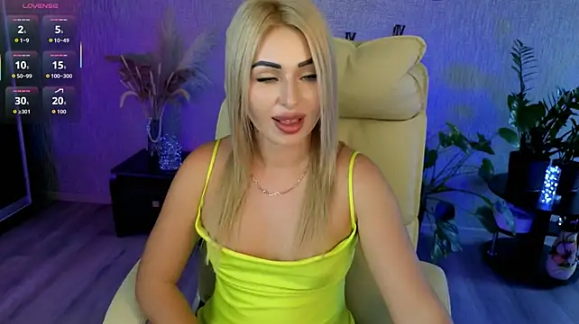 NikkiiStill live cam on StripChat