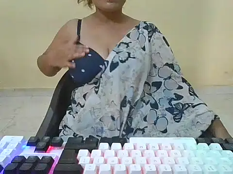 LustyPriya_ live cam on StripChat