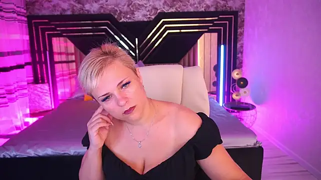 CrystalVibe live cam on StripChat
