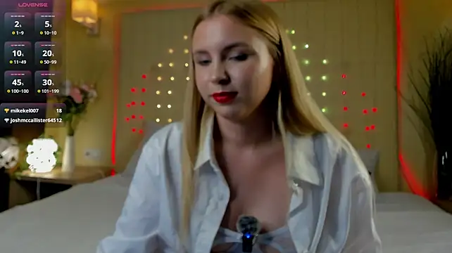 Linda__Bloom live cam on StripChat
