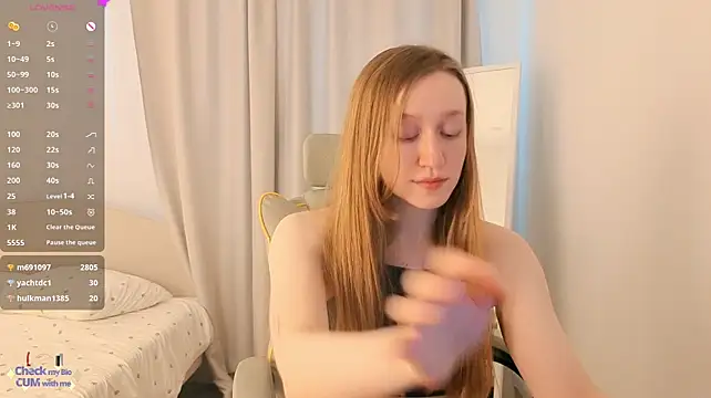 mowalova live cam on StripChat