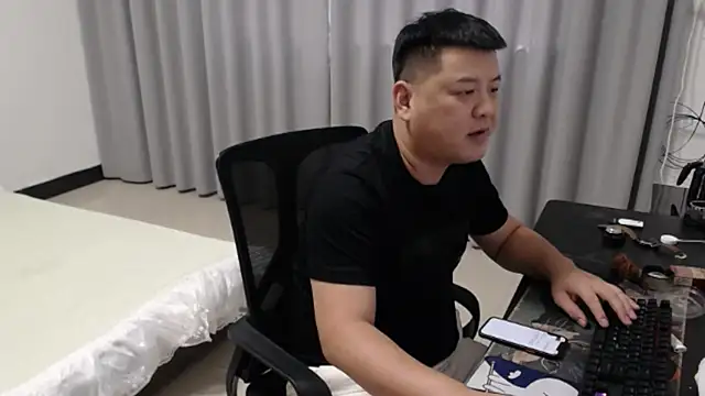 zhang1118 live cam on StripChat