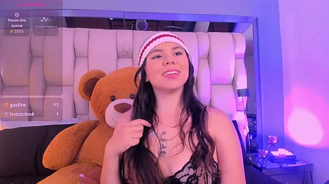 EvaWild5 live cam on StripChat