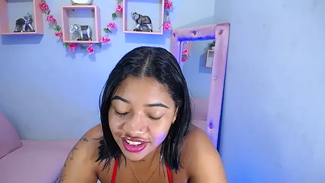 LatinBrunette1 live cam on StripChat