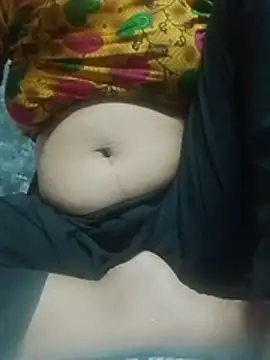 Shurmi1 live cam on StripChat