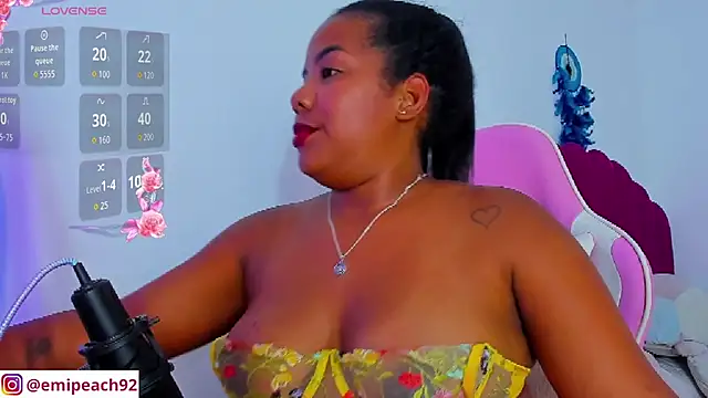 samanthaabloom live cam on StripChat