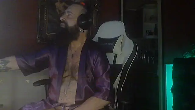 maseurbeardedpig live cam on StripChat