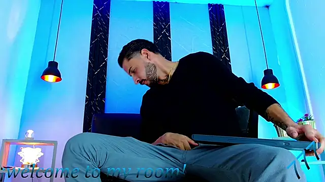 Erick_Wall live cam on StripChat