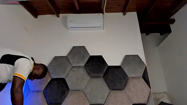 Latrellx7 live cam on StripChat