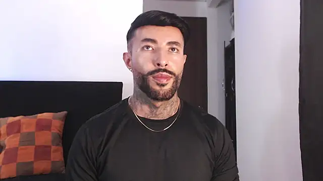 andrea_de_lucaa live cam on StripChat