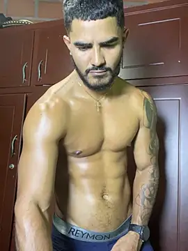 Reik_Vonn live cam on StripChat