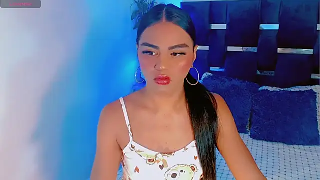 tiifannysexyhot live cam on StripChat