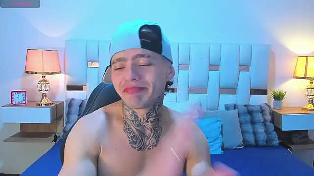 Zeus_damian21 live cam on StripChat
