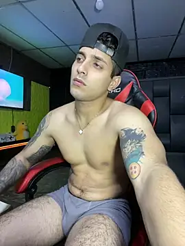 AlessandroAGT live cam on StripChat