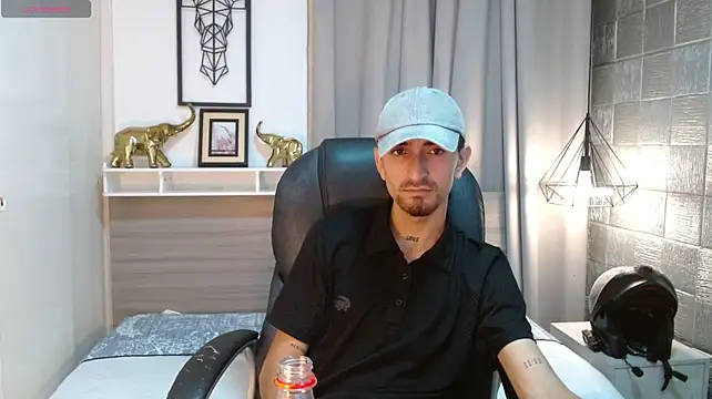 MykeCastle live cam on StripChat