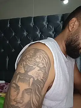 soywilly18 live cam on StripChat