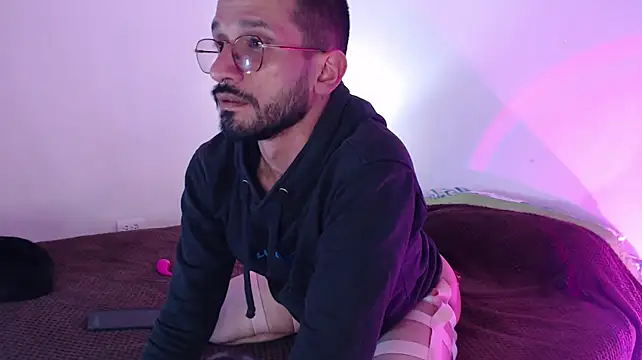 LuckyMarks live cam on StripChat