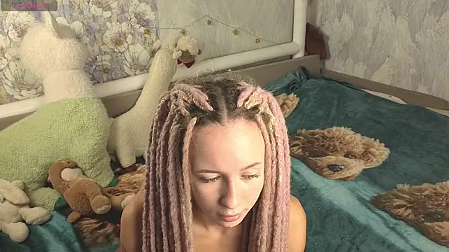 cutest_lucy live cam on StripChat